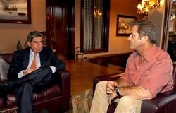 Mel Gibson meets with Costa Rican leader