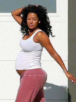 Mel B can`t stop eating when she is pregnant