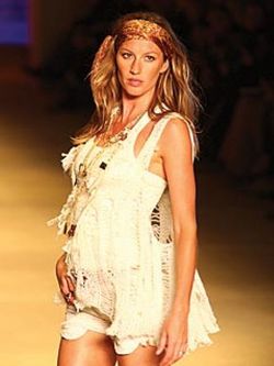 11 December 09:26: Gisele Bundchen has reportedly given birth to a baby boy