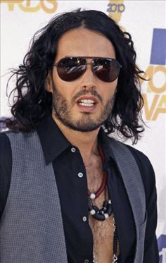 Russell Brand wants to reconcile with his father