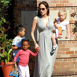 Angelina Jolie `meditates` with her children