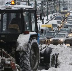 Snowfall impedes traffic in Russian capital