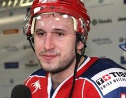 Russian crash-survivor hockey player dies in hospital