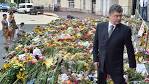 Poroshenko and Yatsenyuk brought flowers to the Embassy of France in Ukraine
