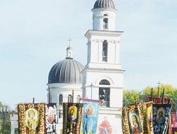 Alexy II performs divine service at main Moldovan cathedral