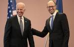 Biden and Yatsenyuk require from Russia not to violate the obligations of Ukraine

