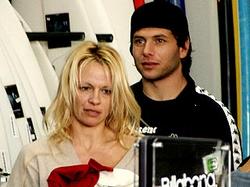 Pamela Anderson plans divorce, then scraps it