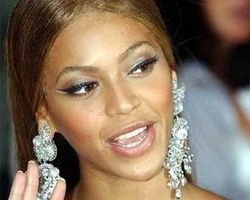 Beyonce Knowles blows "snot bubbles" on stage
