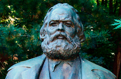 In Budapest dismantled the sculpture of Karl Marx