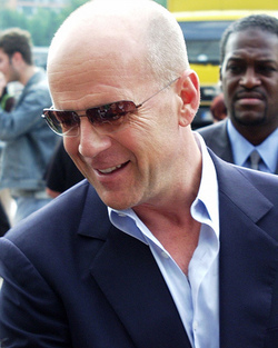 Bruce Willis will only work on films with "great-looking women"