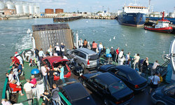 Car lineup for the ferry to the Crimea for a day has doubled