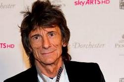 Ronnie Wood has blasted his ex-wife for auctioning off his belongings