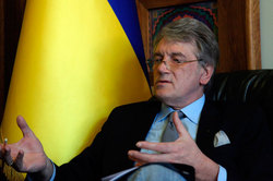 Yushchenko compared Ukraine with nagging fly