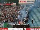 Fans of the Polish Legia cordoned off the Kiev forces. Video
