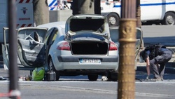 On the Champs Elysees car rammed a police car