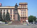 In Ukraine demolished another monument to Lenin, is now at home Makhno
