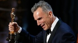 Actor Daniel Day-Lewis officially announced his retirement