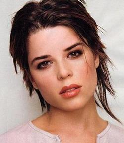 Neve Campbell claims she`s seen a ghost
