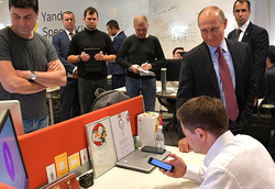 Putin unexpectedly visited the office of Yandex