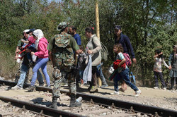 Migrants are blocking the paths leading from Greece to Macedonia