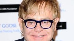 Sir Elton John can "smell" cocaine at parties