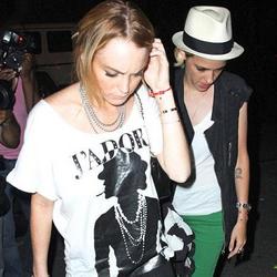 Lindsay Lohan pays tribute to her lesbian lover on her T-shirt