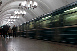 In metro the pensioner died on the roof of the train (video)