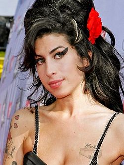 Amy Winehouse is obsessed with cleaning
