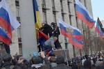 At the Russian Embassy in Kiev, a protest was held under the flags of " Azov "
