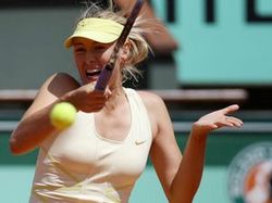 Sharapova reaches Roland Garros second round