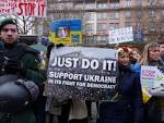 Activists protesting at the national Bank of Ukraine, demanding the resignation of its head
