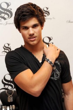 Taylor Lautner was bullied at school