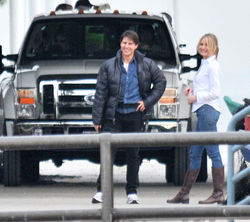 26 January 09:51: Tom Cruise Goes for Action, Pics of `Knight and Day`