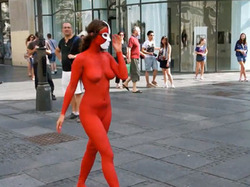 Red zone: Artist gives nude performance in central Belgrade