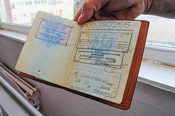 Ukrainians sell their passports