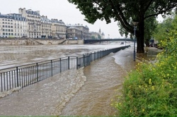 In Paris due to flooding closed the Louvre