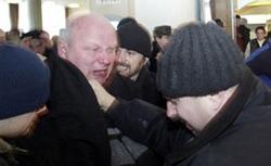Opposition rally resumes in Minsk with detained candidate