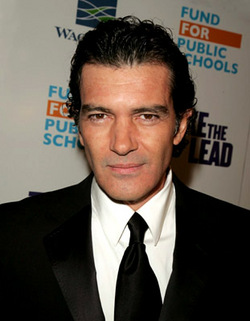 Banderas hopes to "surprise" with a different role