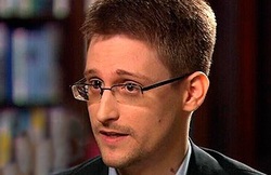 Snowden asks Russia for asylum