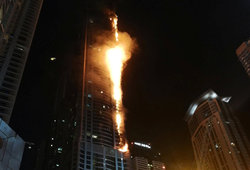 In Dubai caught fire at 86-storey tower "the Torch"