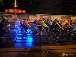 Roll up for the history tour! Cyclists ride Moscow by night