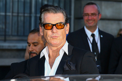 Pierce Brosnan caught with a knife