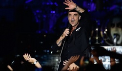 Robbie Williams laughed at Russian oligarchs (video)