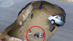 In USA 2 cars fell into the water-filled pit