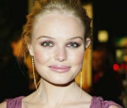 Kate Bosworth was a "real loner" in high school
