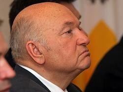 Moscow Mayor Luzhkov sworn into office for fifth time
