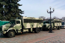 To the Verkhovna Rada pulled military equipment