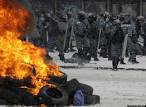Protesters in Central Kiev started burning tires

