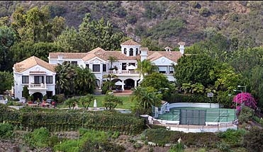 A place for US ... Robbie"s Beverly Hills mansion