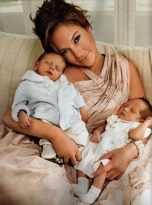 Jennifer Lopez can`t stop showing off her twins